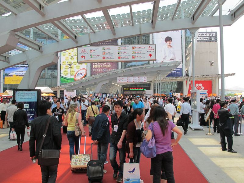 Compradores chegando à Canton Fair