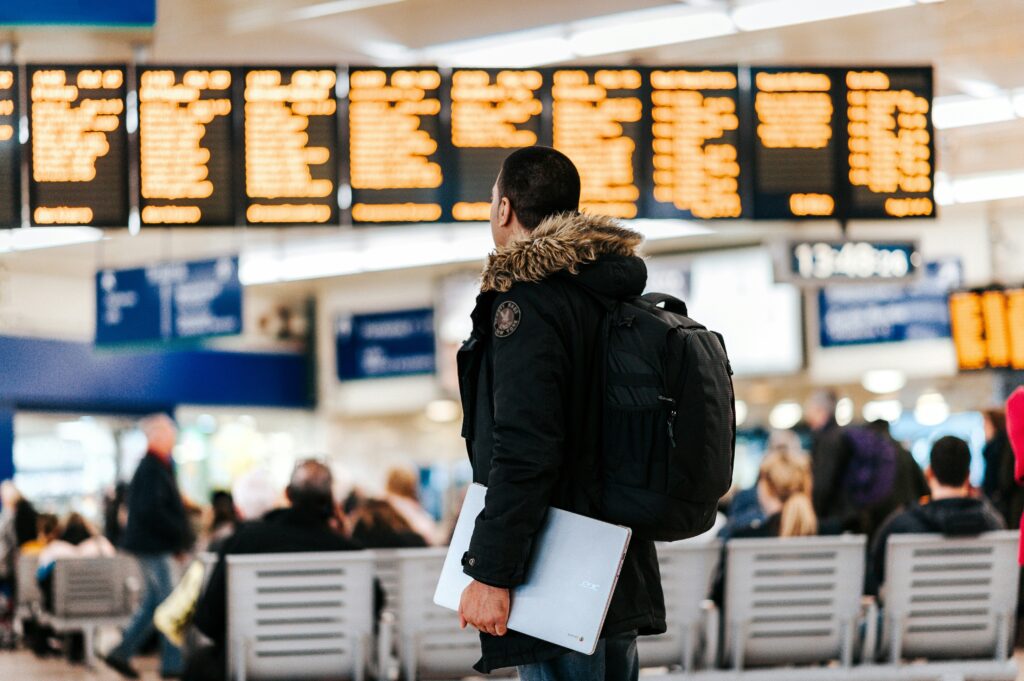 viajante no aeroporto